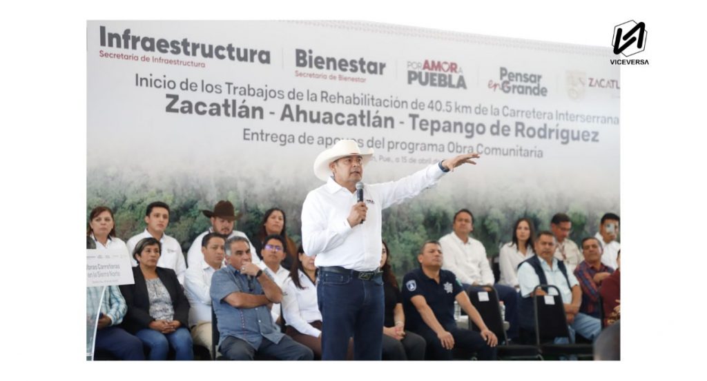 Carretera Xochiapulco Zacapoaxtla: Volcadura deja al menos 3 heridos 5 Carreteras y caminos rurales llenos de baches y charcos (Visual: Viceversa.News)
