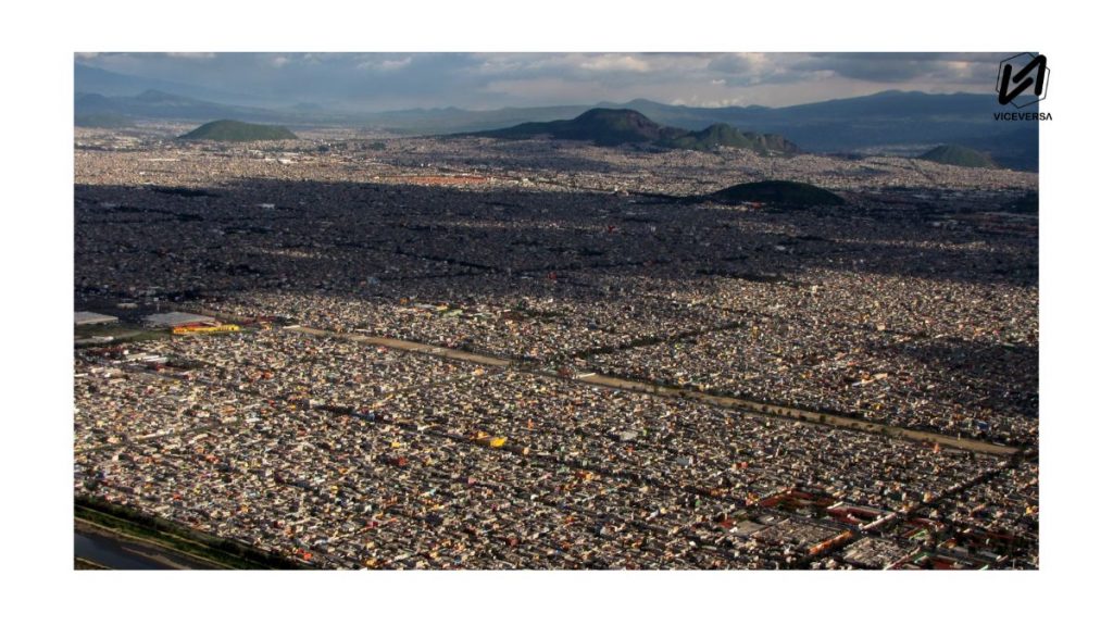 Esas “pocas manos” de nombres mexicanos y apellidos extranjeros, son los mismos que prefieren financiar un cablebús y una ciclovía al Estadio Azteca para un Mundial de Fútbol, que darle mantenimiento a la Línea A del Metro de la CDMX. Viceversa.News