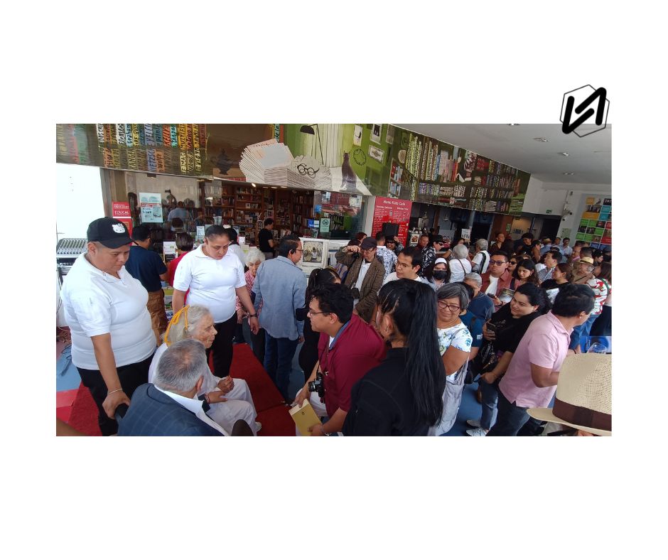 Firma de autógrafos de Elena Poniatowska en la terraza del Museo del Estanquillo  (Visual de José A. García Díaz / Viceversa.News)