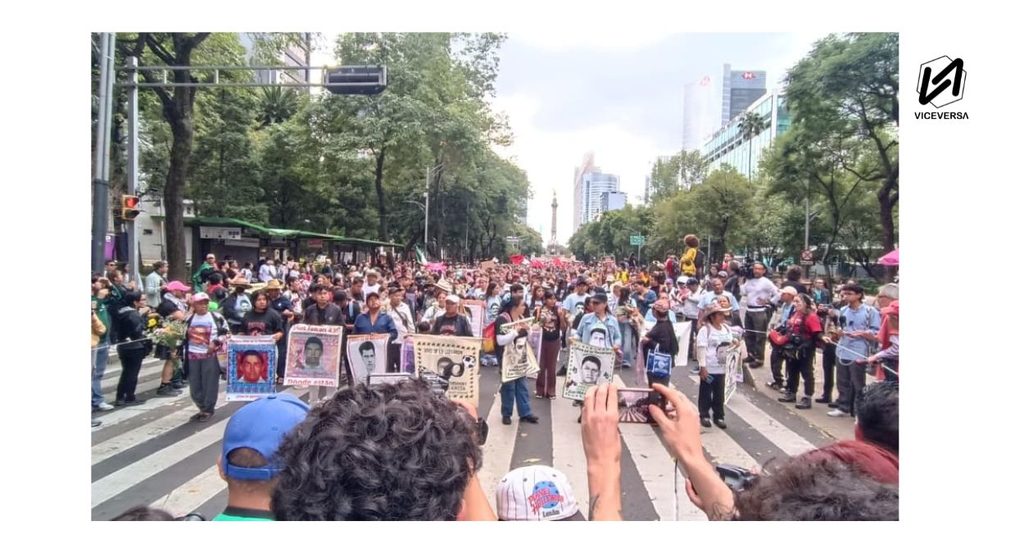 Informe Caso Ayotzinapa 1-2026 Septiembre PDF - Video 2 Informe Caso Ayotzinapa 1-2026 Septiembre: Gobierno de México señala 3 nuevas líneas de investigación y 30 nuevos detenidos, entre ellos toda una familia propietaria de una funeraria y el Semenfo, en complicidad con el juzgado de barandillas de Guerrero: señalan orden de Ángel "N" para destrucción de pruebas y complicidad del Ejército para dicha destrucción