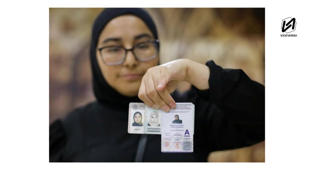 SRE expide primer pasaporte con hiyab para Musulmanas Mexicanas 2 Musulmanas mexicanas se encaminan a jurisprudencia para hacer valer su derecho a la libertad religiosa y de identidad en México (Visuales: Gerardo Vieyra / NurPhoto Agency - Viceversa.News)