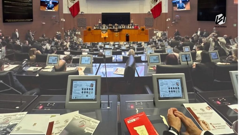 Soberanía bajo presión: México entre la defensa nacional, el poder político y los límites de la democracia 3 El Senado aprobó una reforma constitucional que incorpora la intervención extranjera como causal de nulidad de una elección, en un contexto de debate sobre soberanía electoral, desinformación, financiamiento y posibles injerencias externas. (Visual: Viceversa.nes)