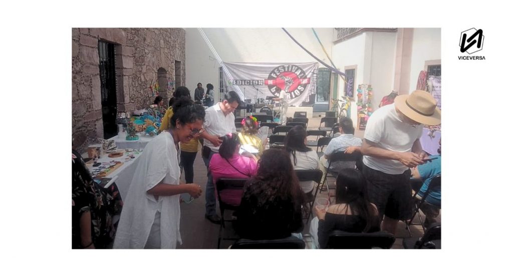 Colectivo Tzompantli crea cráneos y comunidad en la "Capital del Mundo" Tultepec 3 Tzompantli Colectivo también realiza talleres para la comunidad en la Capital del Mundo Tultepec, Edomex (Visual: Tzompantli Colectivo -ViceversaNews)