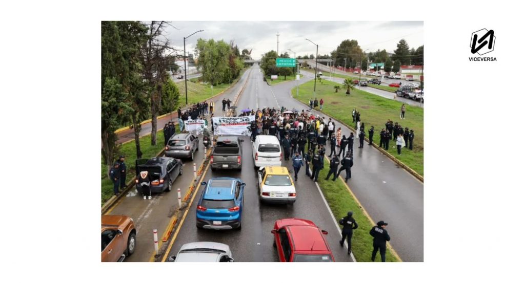 Entropía / Incels, grupos de choque y el fondo / Editorial 4 Entropía bloqueo IMSS asediado por granaderos en la México - Pachuca (Visual: RRSS - Viceversa.News)